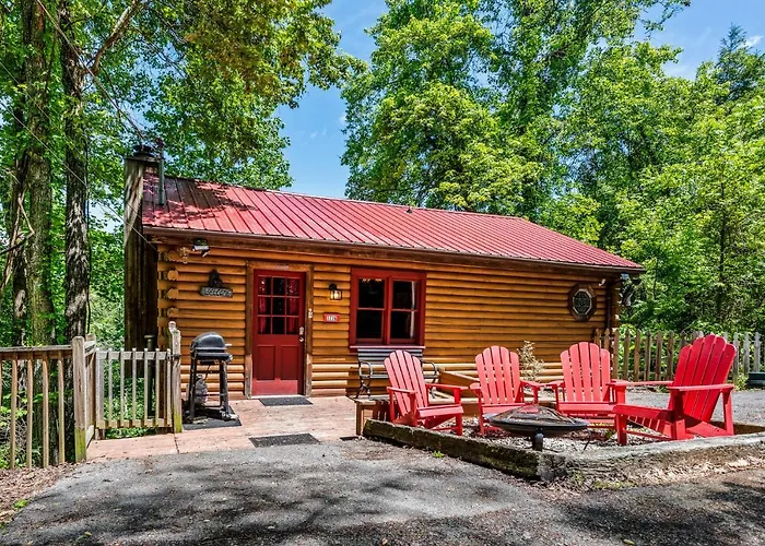 Romantic Log Cabin With Hot Tub